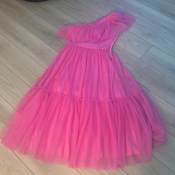 ✨NWT✨ VICI Adore You One Shoulder Tulle Midi Dress in Barbie Pink - Picture 6 of 6